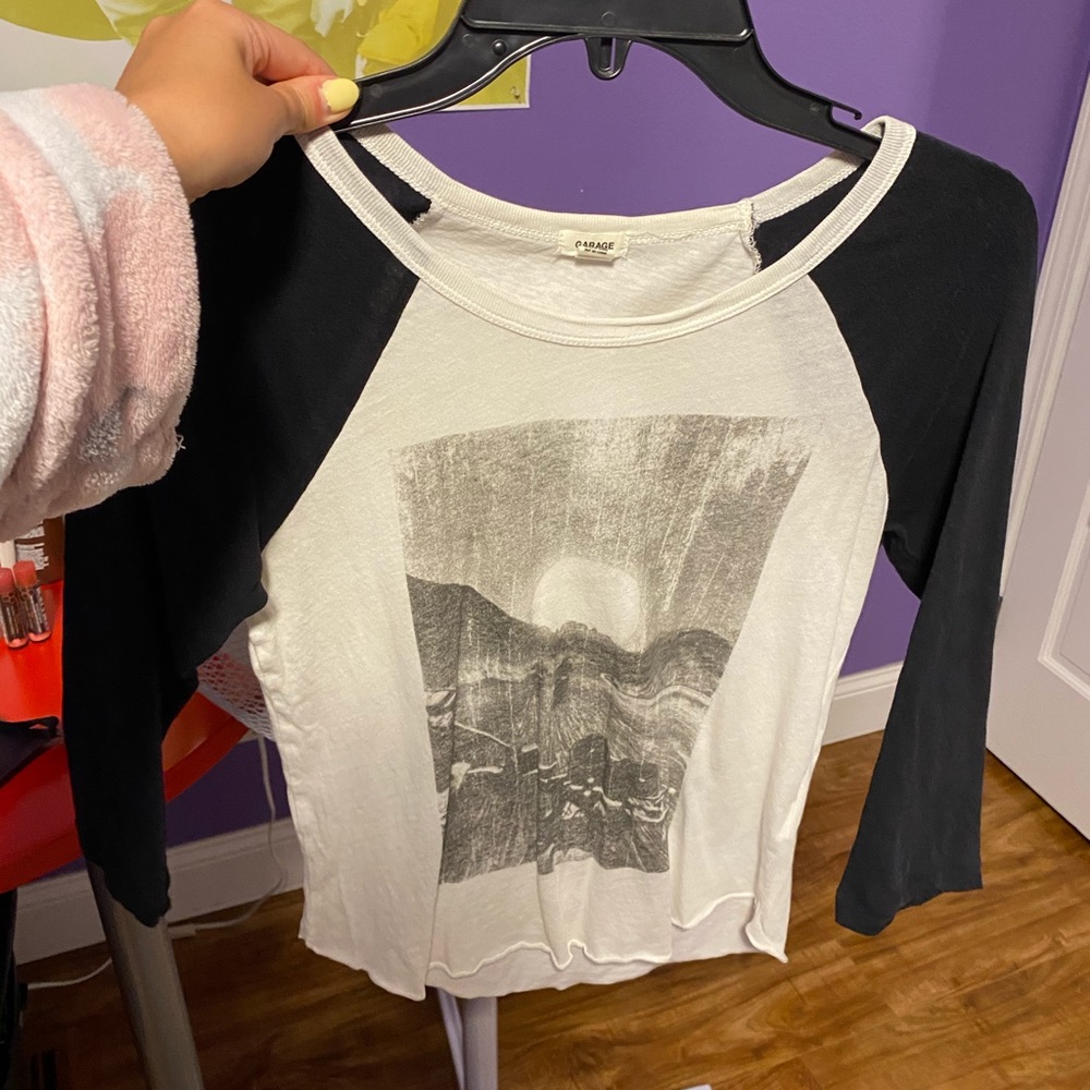 long sleeve casual graphic top!
